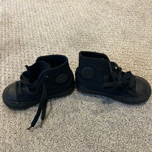 Toddlers size 6 CONVERSE Chuck Taylor all stars classic black
